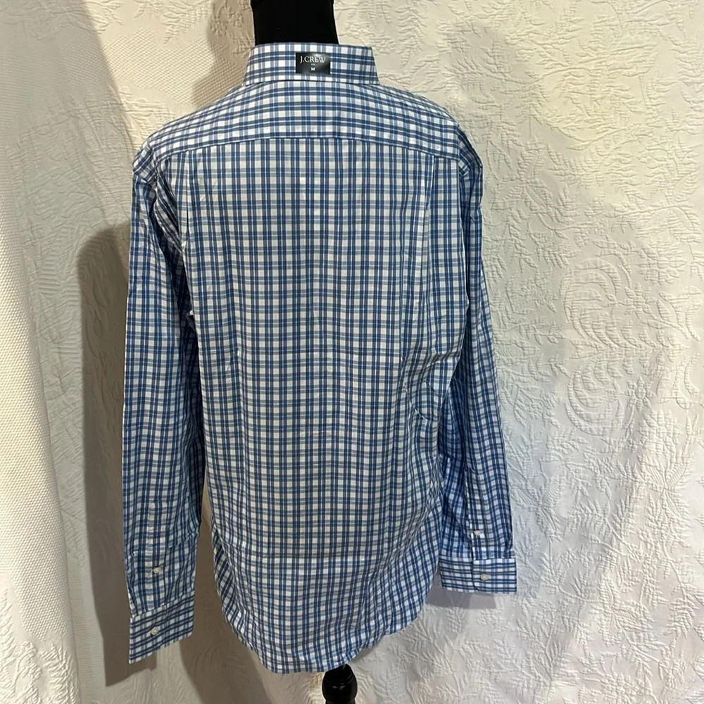 J Crew Performance dress shirt,‎ size medium, NWT